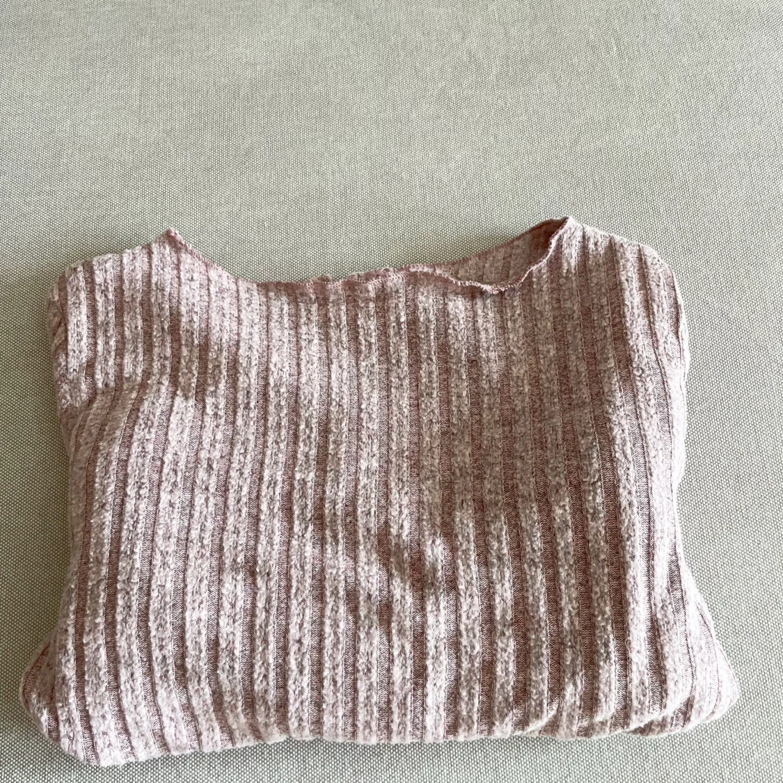 Rosa ribbad croppad kofta med knappar - 2