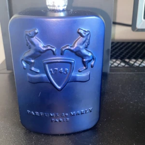 Parfym Parfums de Marly Herre - Helt full säljer pga att ja ångra mig. Köpt för 3350kr. Priset kan sänkas vid snabbaffär. 125ml helt full