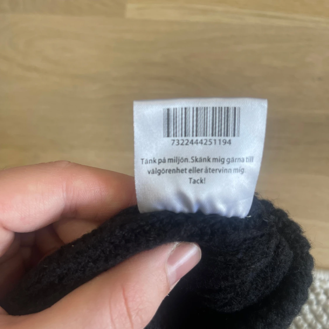 Svart ribbad mössa - 1