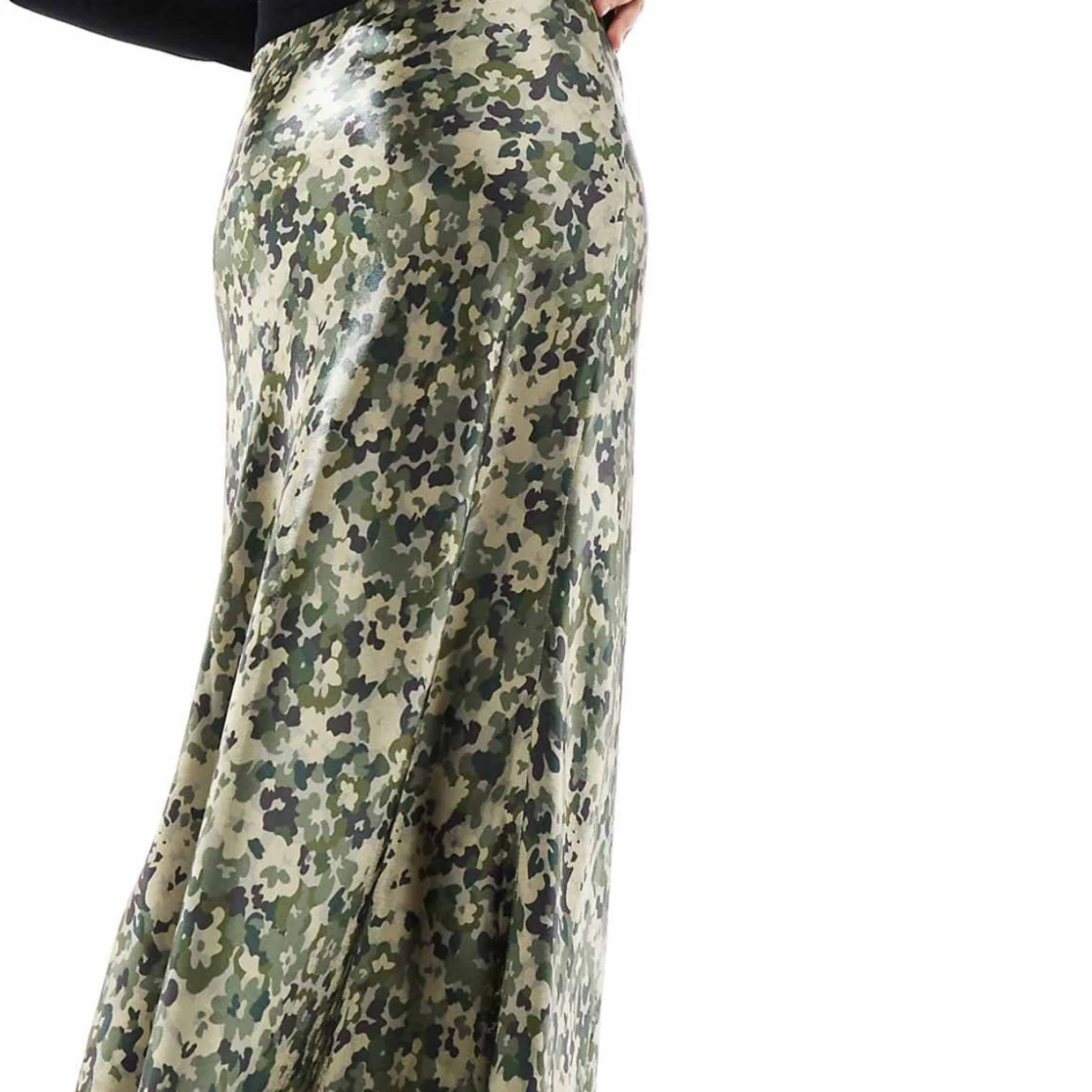 Camo-mönstrad långkjol i satin - 1