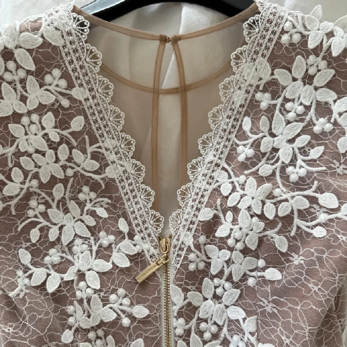 Vit spetsklänning  - 3