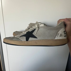 Golden goose ballstar - Säljer dessa par ballstar i storlek 41. Bra skick ända dåliga är sulan som har blivit lite sliten. Box ingår.