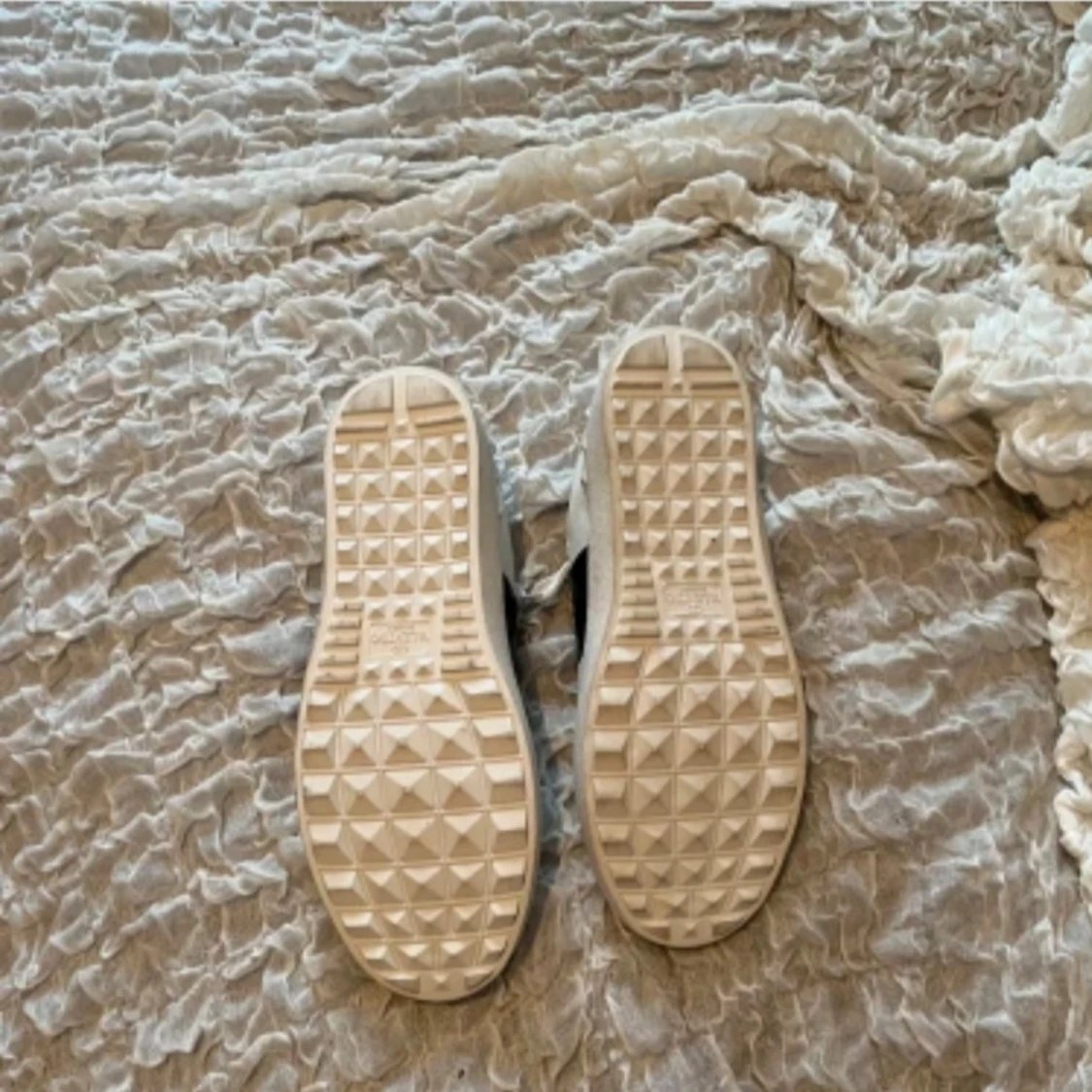 Valentino sneakers med svart detalj - 2