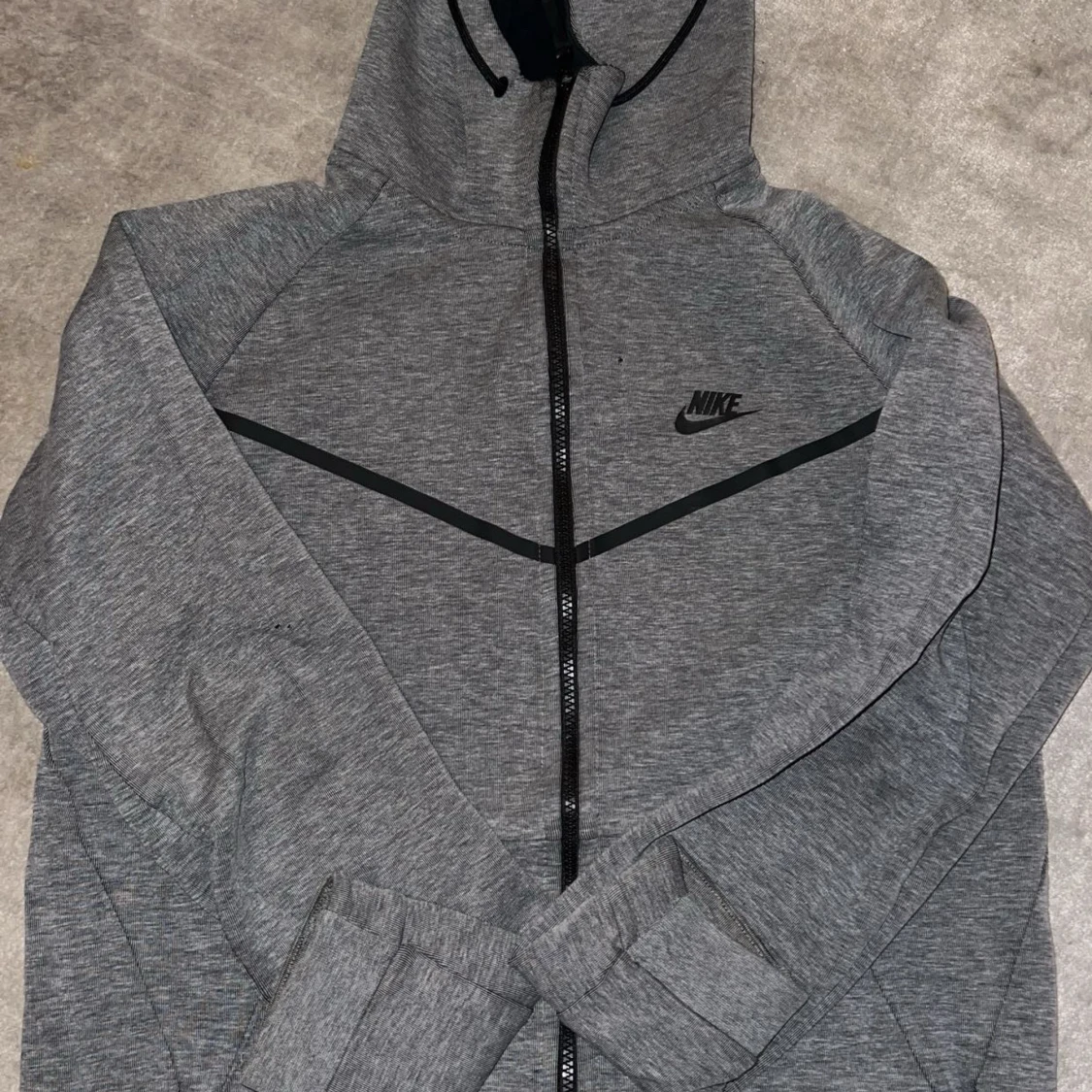 Grå Nike tech kofta