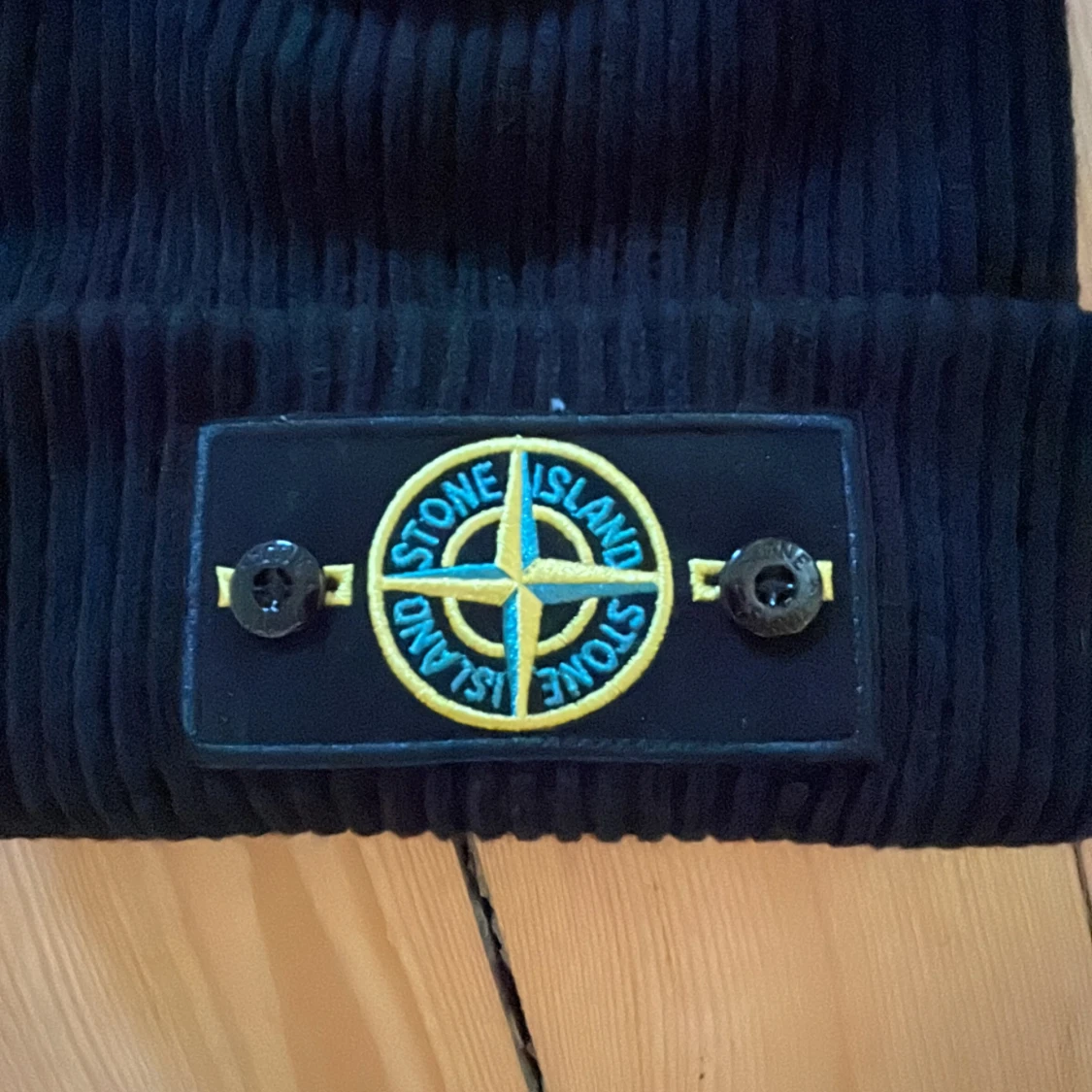 Svart mössa från Stone Island - 1