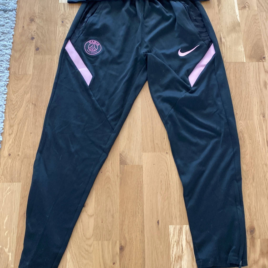 Svart PSG fotbollsträningsoverall från Nike - 2
