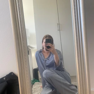 Satin Pjymas - Helt oanvänd, prislappar kvar, nypris 599kr Åhléns, mjuk och skön 