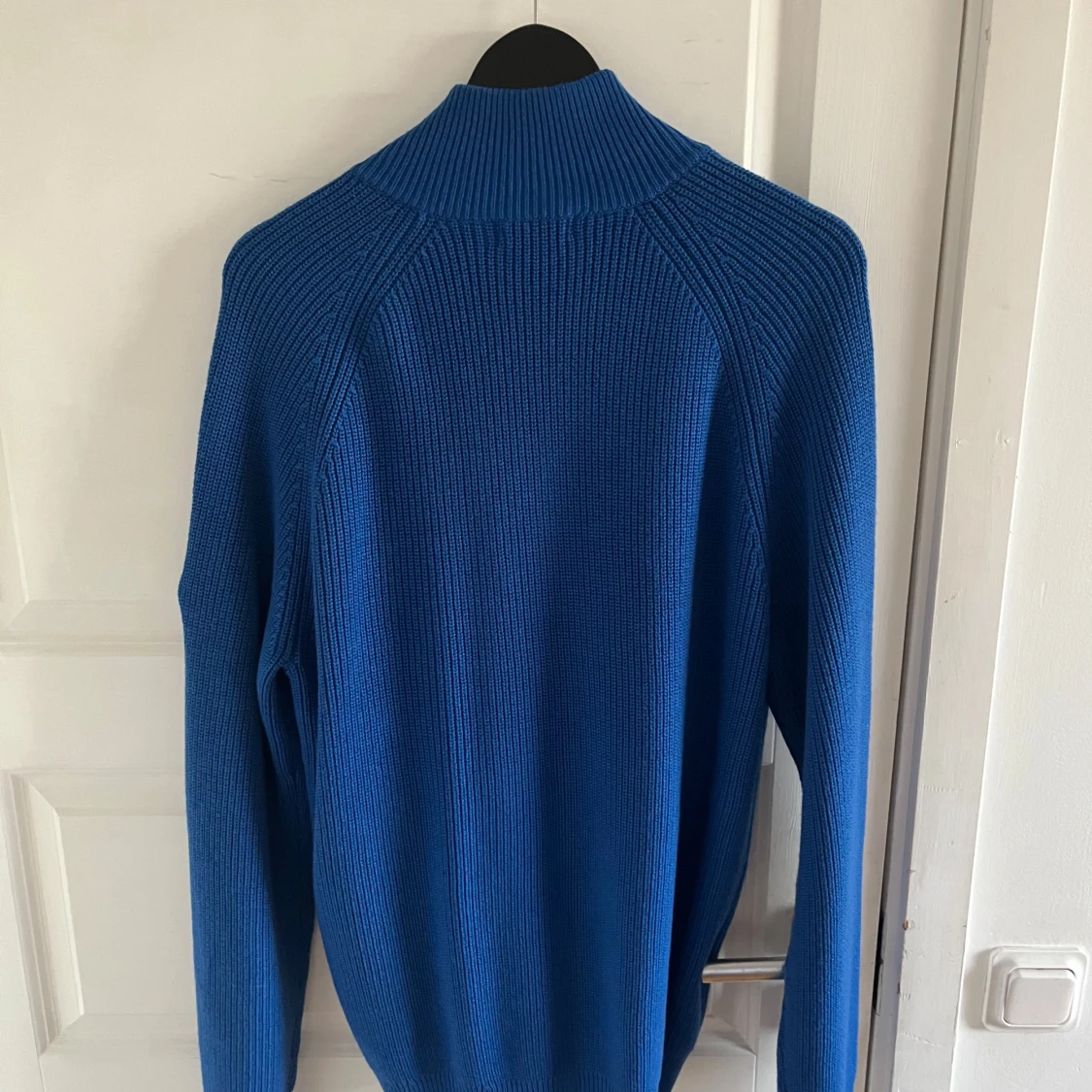 Blå stickad ziptröja från J.Lindeberg - 1