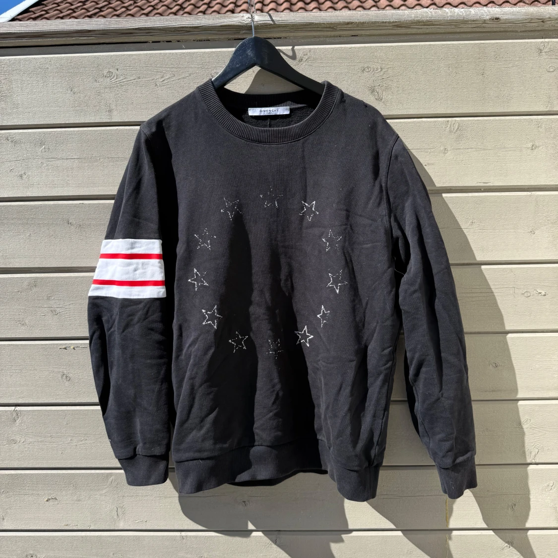 Svart sweatshirt från Givenchy med stjärnmönster