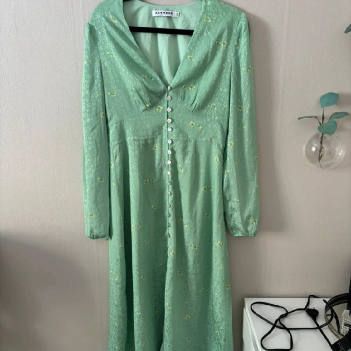 ADOORE Ljusgrön långklänning  - 1