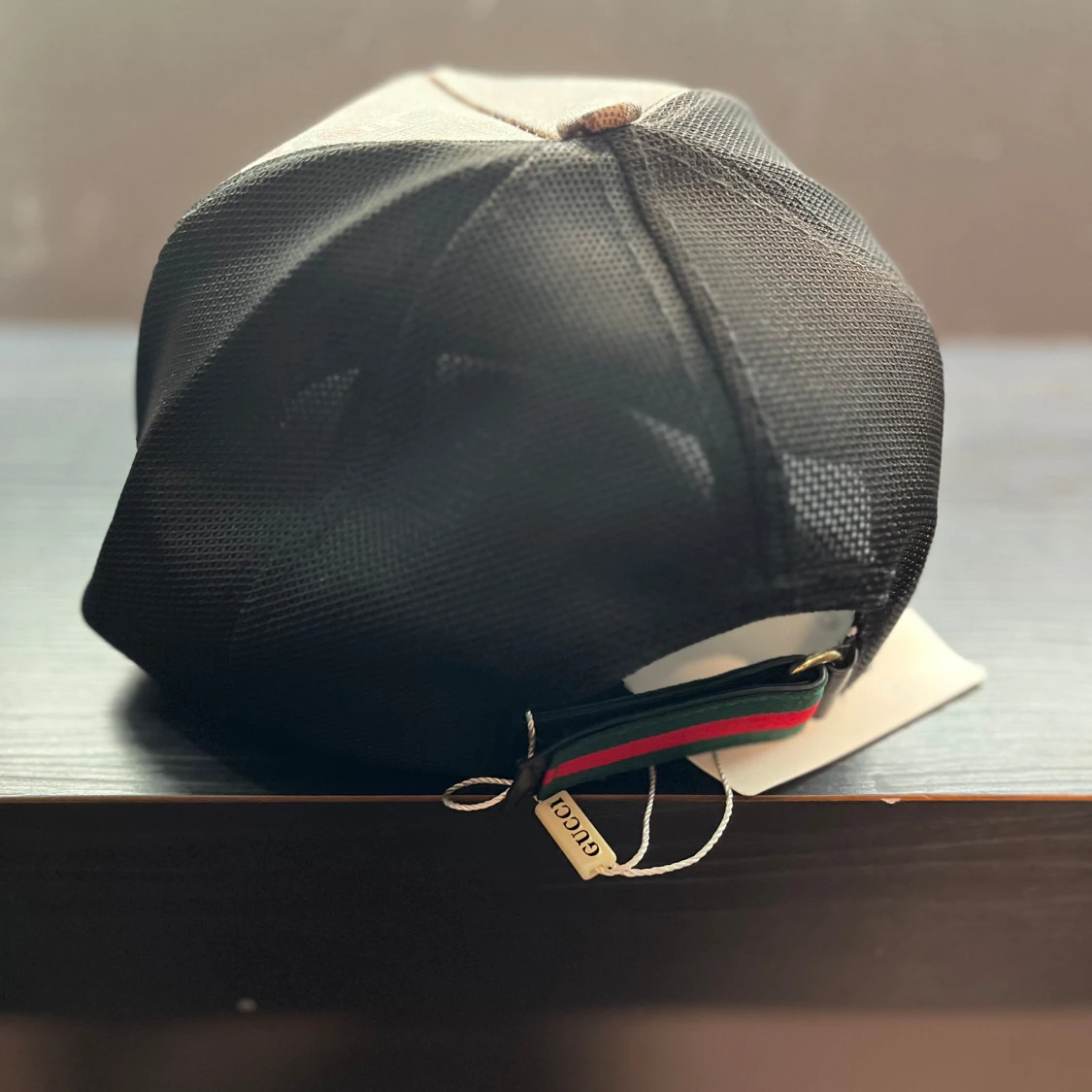 Keps med orm design - 1