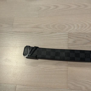Bälte från välkänt märke - Snyggt bälte från välkänt märke 