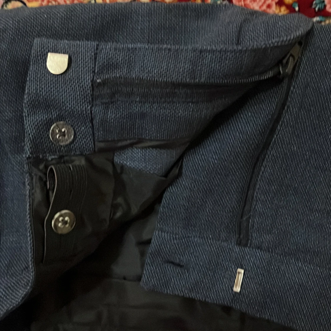 Mörkblå kostymbyxor från H&M - 2