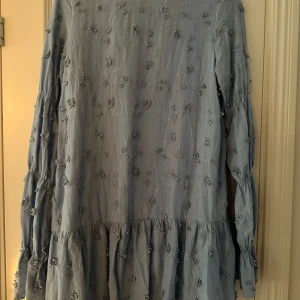 NAKD klänning   - Supersöt ljusblå klänning från NAKD som endast har använts 1 gång ❤️bara att skriva för fler bilder! Pris kan diskuteras vid snabb affär 🥰