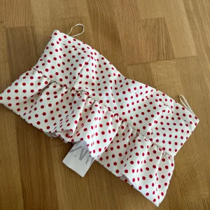 Tubtopp - Söt tubtopp från Zara⭐️skulle säga storlek M/L!