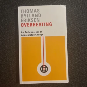 Overheating: An Anthropology of Accelerated Change - Upptäck hur globalisering, miljö, ekonomi och identitet påverkas av snabba förändringar i dagens samhälle. Perfekt för dig som vill förstå vår samtid ur ett antropologiskt perspektiv och få nya insikter om världen vi lever i. Pris kan diskuteras med slutpriser.