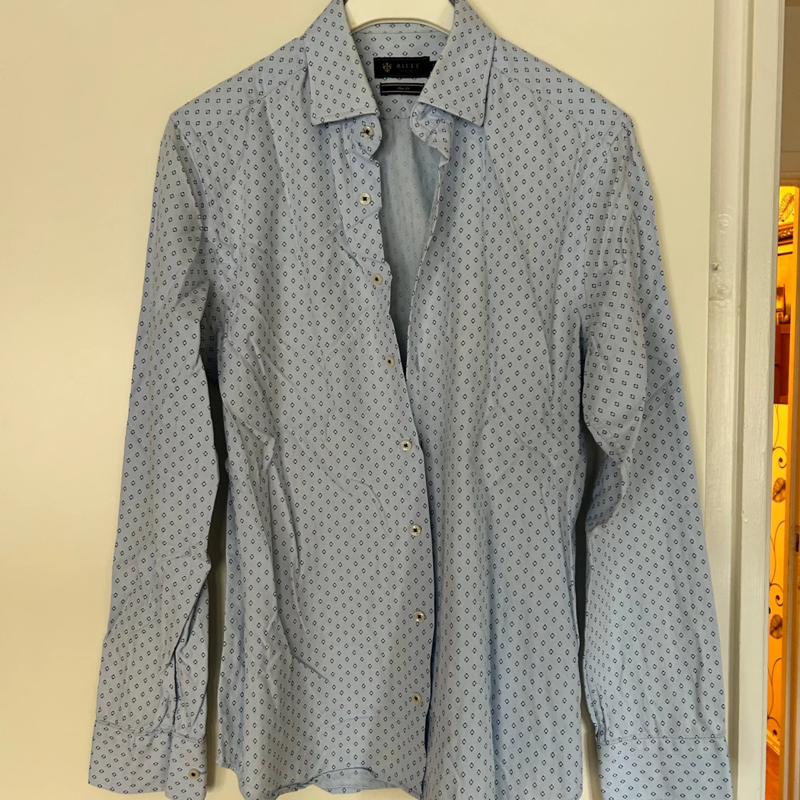 Ljusblå mönstrad skjorta från Riley - 2