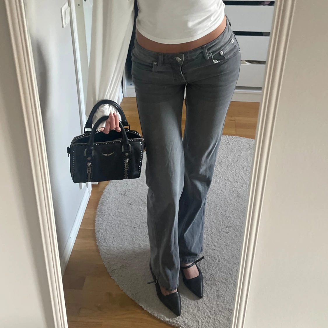 Gråa low waist jeans  - 1