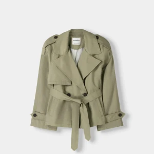 Beige trenchcoat  - En av de snyggaste tenchcoats på marknaden. Säljer pågrund av att jag råkade beställa hem två. Hör av dig vid frågor!🥰 Priset går att diskutera