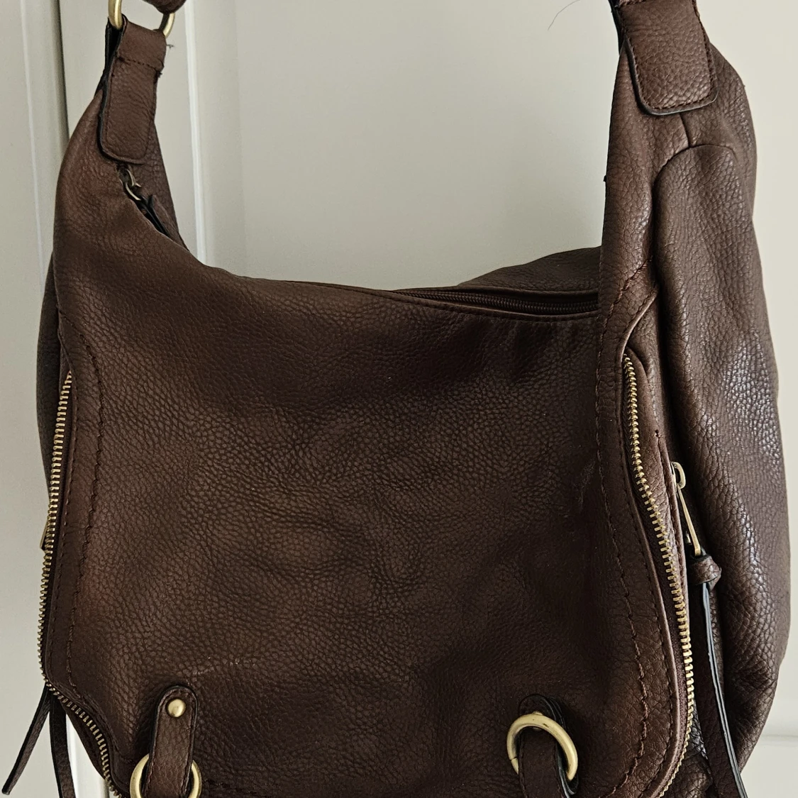 Brun axelväska från David Jones