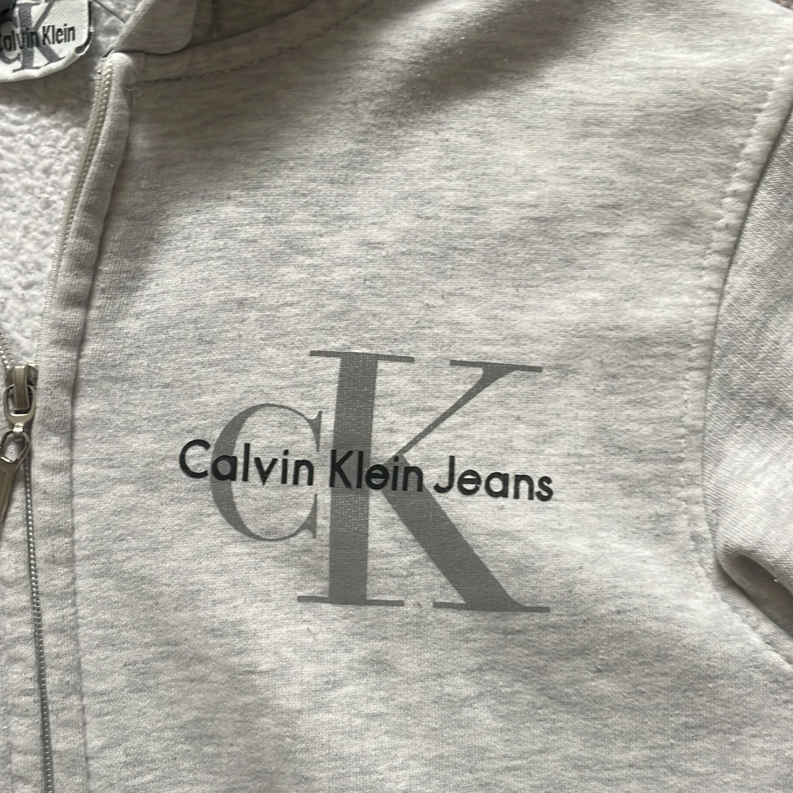 Grå hoodie från Calvin Klein Jeans - 1