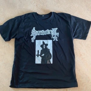 Grausamkeit Merch  - Dålig bootleg. Passar som L. Pris kan diskuteras 