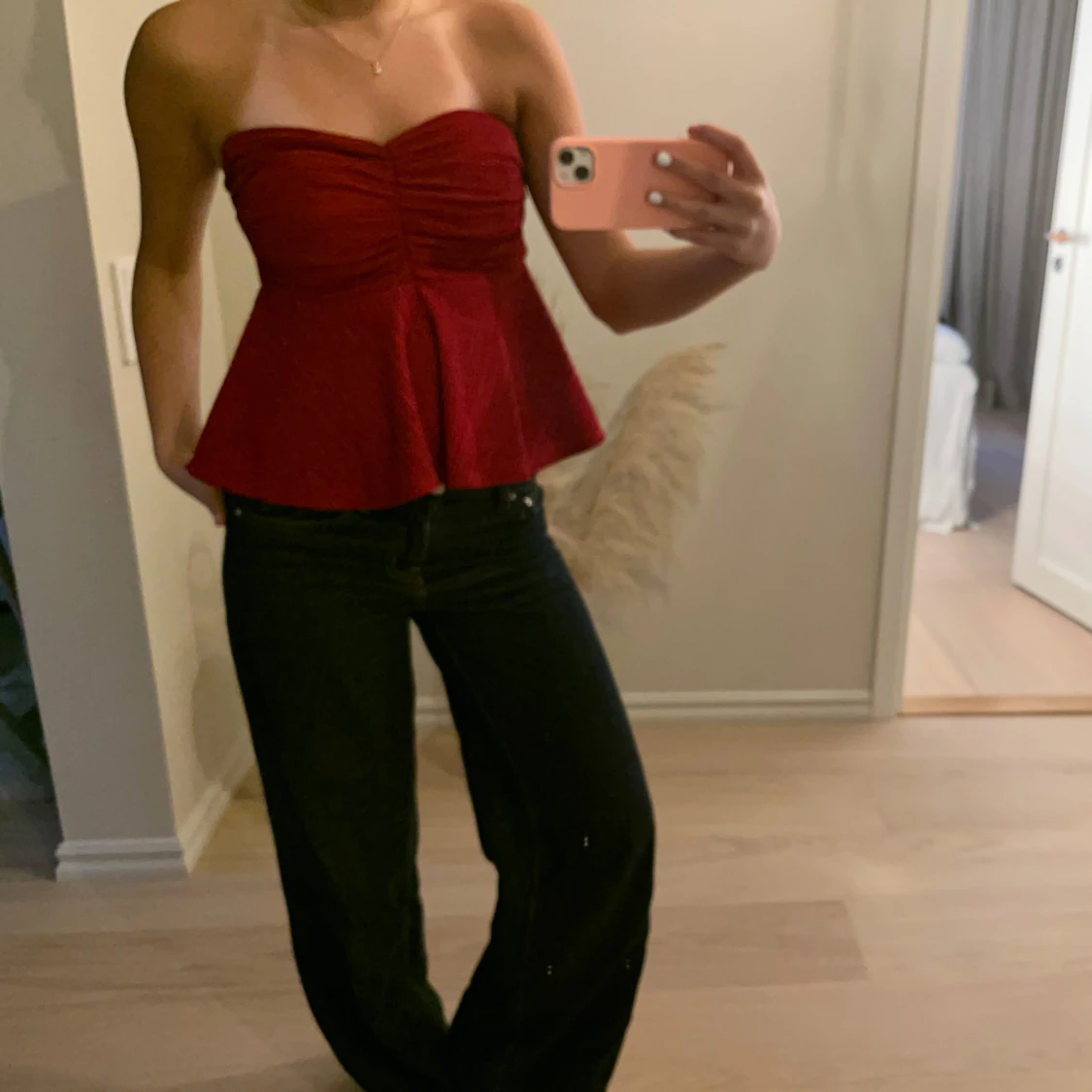 Röd bandeau tubtopp med volang