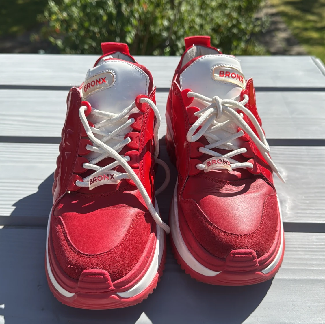 Röda chunky sneakers från Bronx - 1