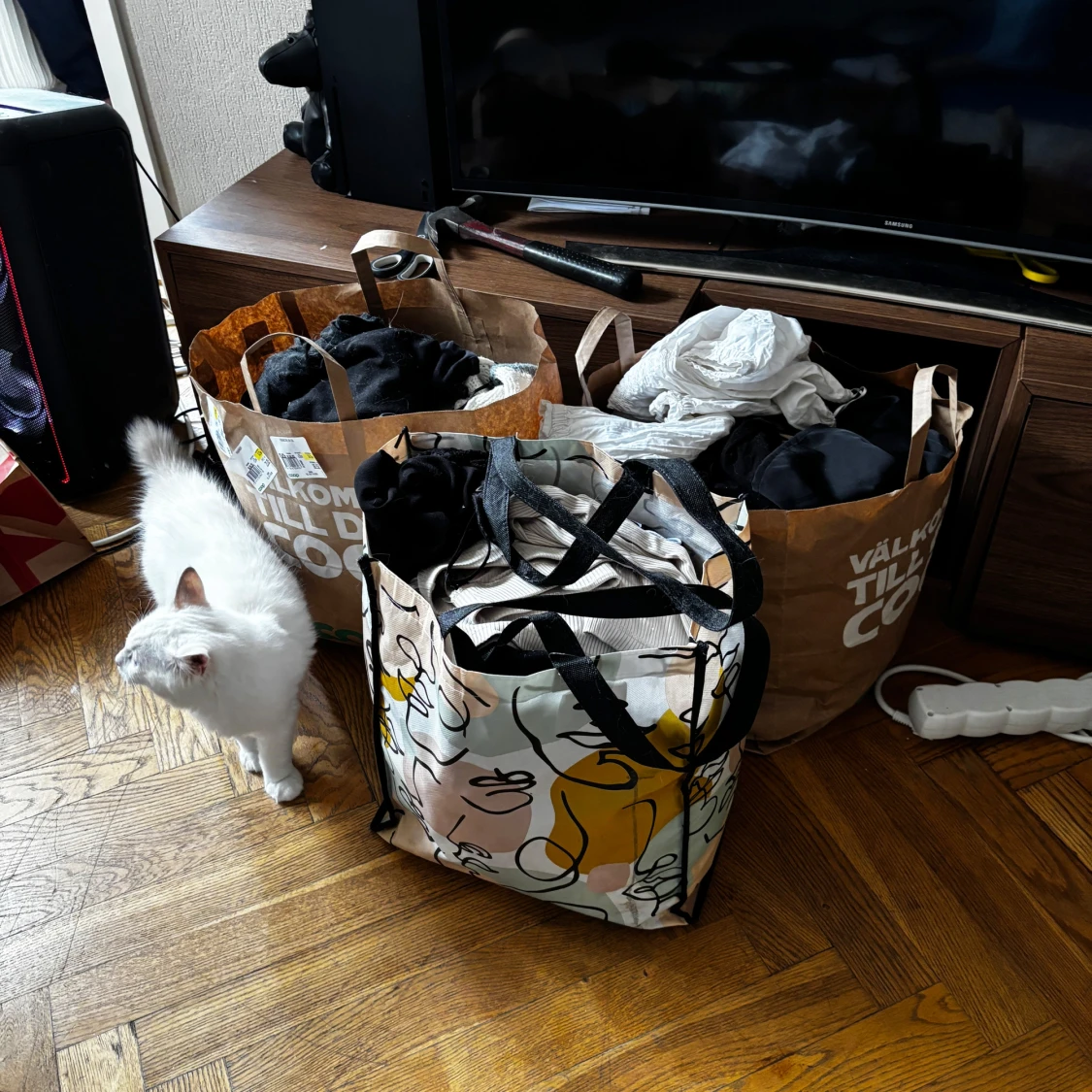 Klädpaket, Tre fulla påsar