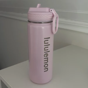 Lululemon vattenflaska  - Ljusrosa 18oz 