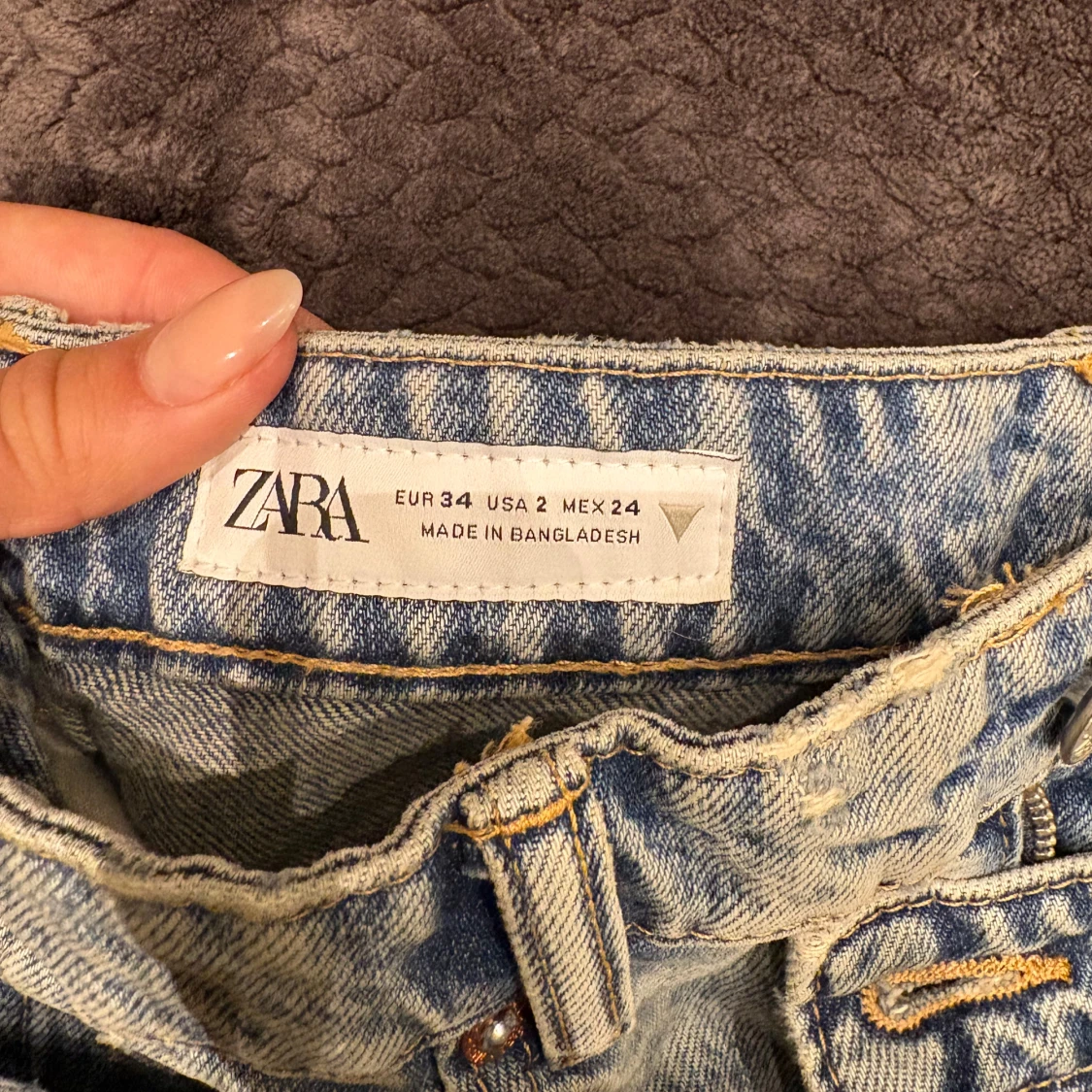 Blå jeansshorts med slitningar från Zara - 2