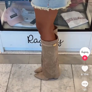 Boots - Säljer mina så fina oanvända beigea/bruna boots från raglady by tara 💋