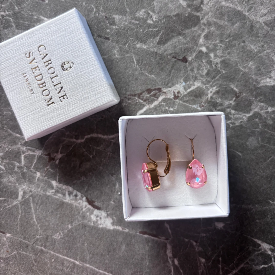 Rosa örhängen Caroline Svedbom - 1