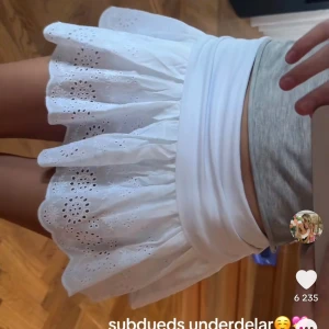 Kjol - Säljer denna sååå söta subdued kjol/shorts wow❤️❤️❤️❤️