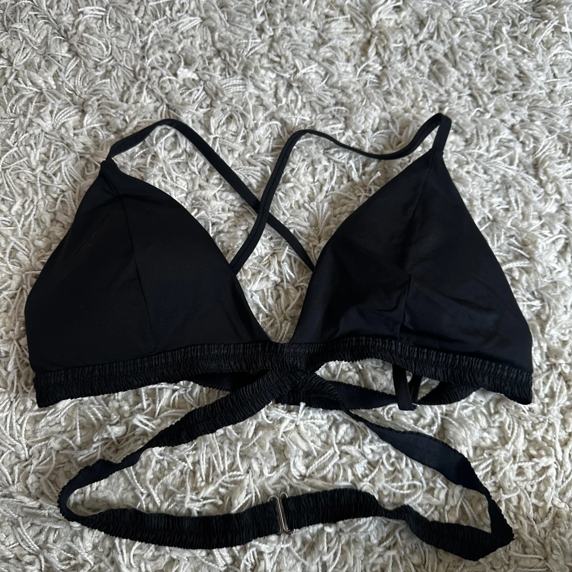 Svart bikiniöverdel med snörning