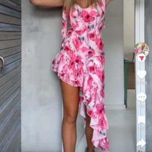 Klänning - Världens finaste blommiga klänning älskar😍😍😍