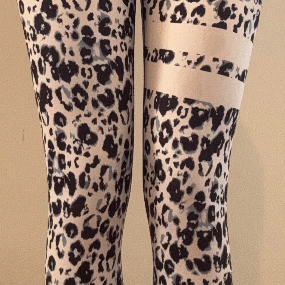 Leopardmönstrade leggings - 1