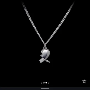 You & me necklace  - Har lagt upp en annons för båda halsbanden, men om du endast vill köpa dehär så finns denna annons💞 jag har kedja för längderna 40 och 45, beroende på vem som köper först får välja längd på ena halsbandet💞