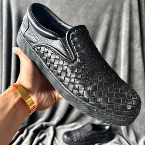 Bottega veneta slip on - Bottega veneta slipons | originalstorlek 44, fråga om innermått vid osäkerhet | ingår: endast skorna | fraktar spårbart eller möts upp i Täby