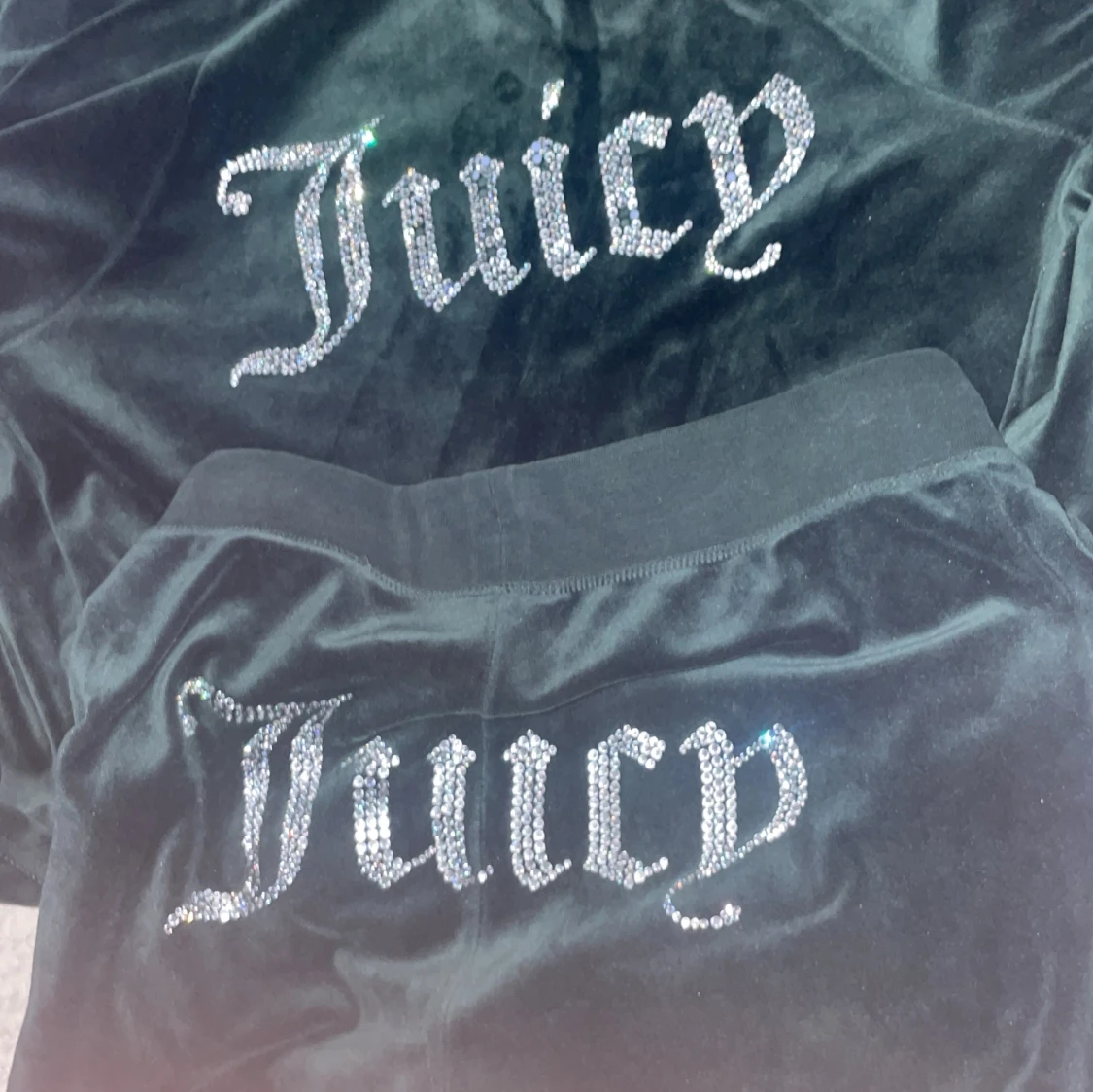 Svart velourset från Juicy Couture