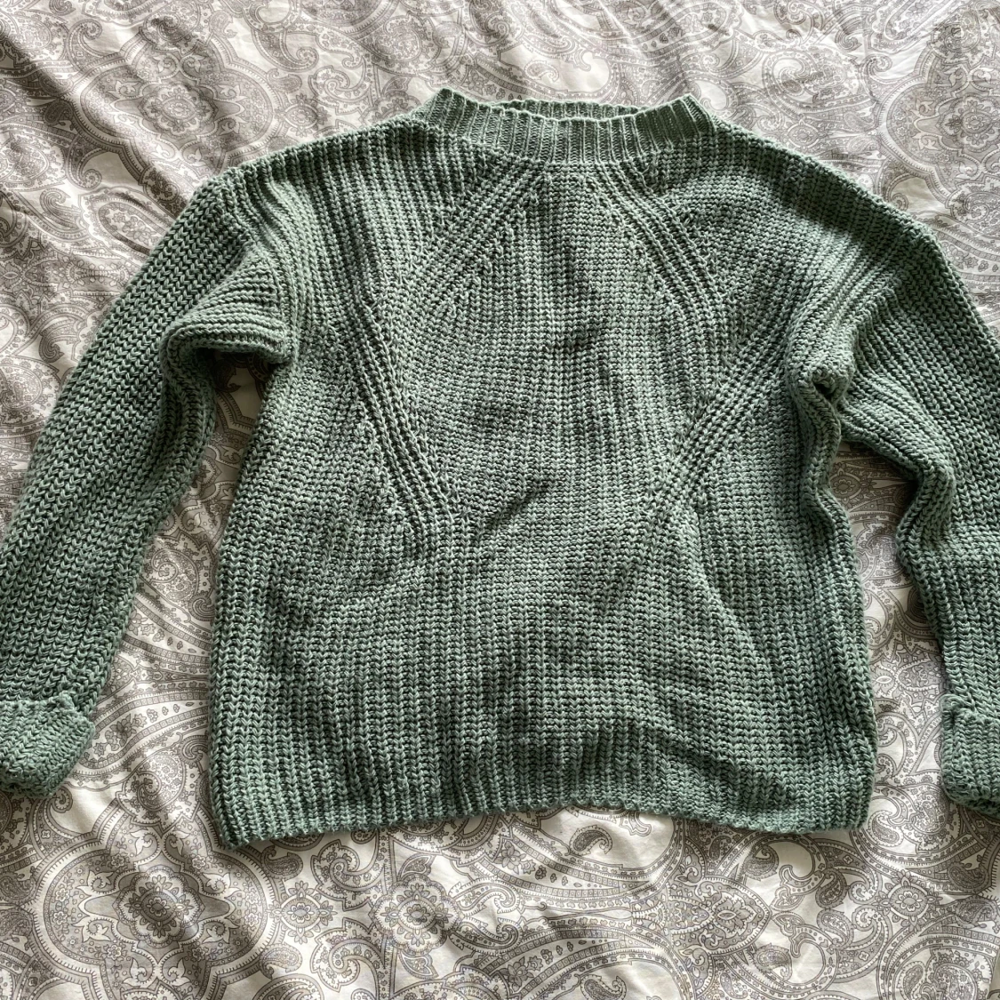 Grön stickad tröja från Hollys