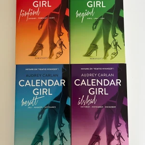 Calendar Girl - Förförd, Begärd, Besatt, Älskad - Säljer hela serien 'Calendar Girl' av Audrey Carlan. Fyra böcker. Varje bok täcker tre månader av året och har titlarna Förförd, Begärd, Besatt och Älskad. Perfekt för dig som gillar romantik och drama. Ny -aldrig läst. Stått i bokhylla. Vet ej nypris