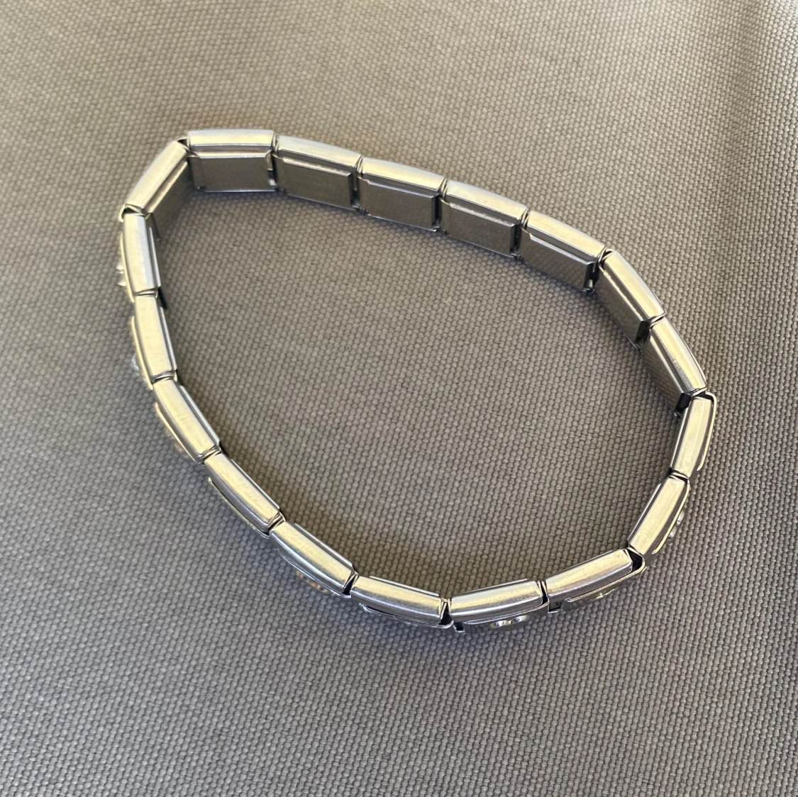 Silverfärgat länkat armband