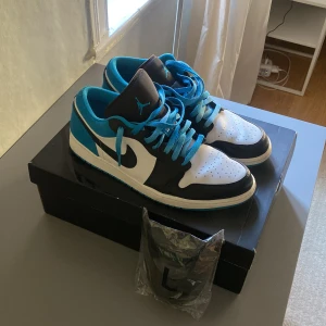 Jordan 1 Air Lows - Sneakers Jordan air 1 Lows i mycket gott skick och ett par crease shoes protector.