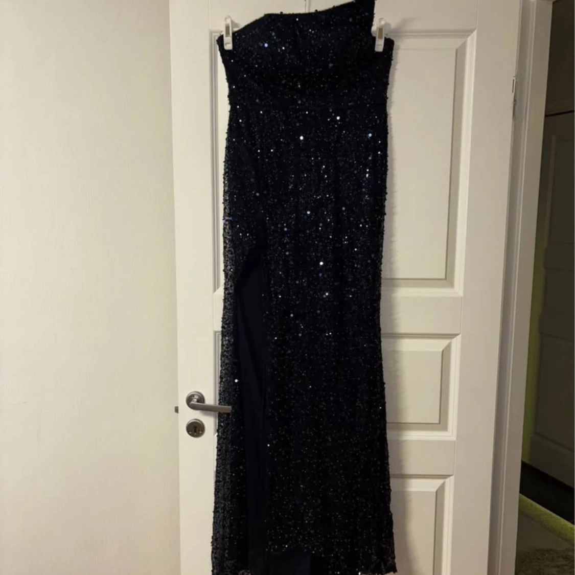 Marinblå glittrig långklänning från Cinderella Divine