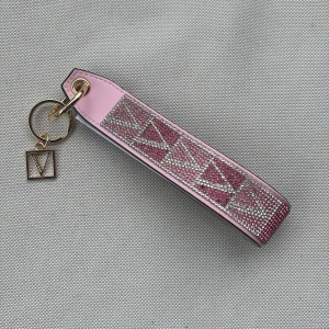 Rosa nyckelring från Victorias Secret💗 - Säljer en rosa nyckelring från Victorias Secret. Helt ny! 