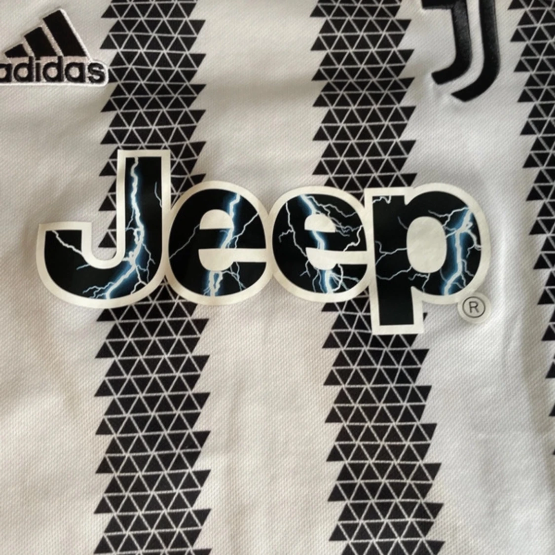 Juventus hemmatröja 2022/23 från Adidas - 2