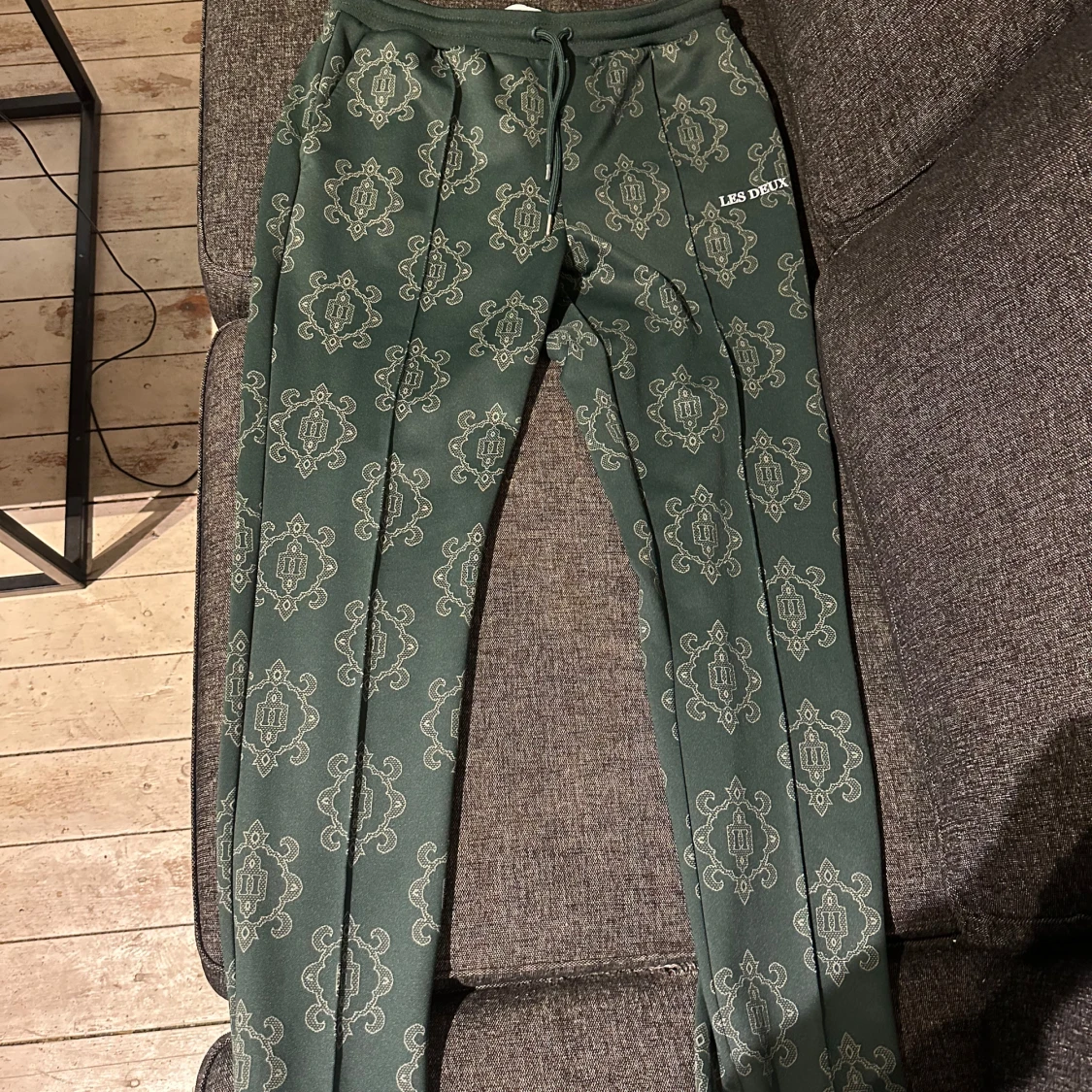 Grön dress från Les Deux med mönster - 1