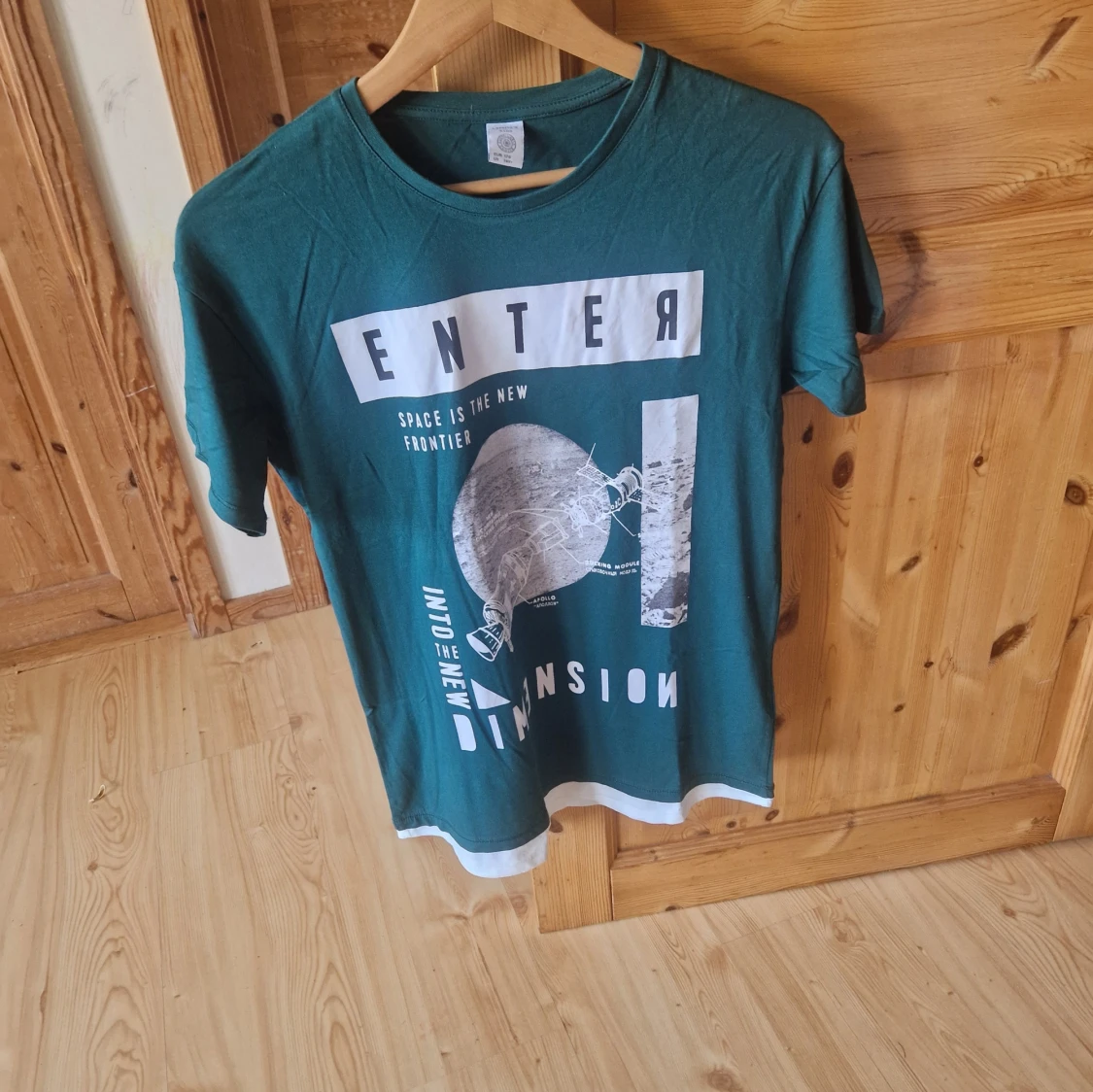 Grön t-shirt med tryck från Lindex