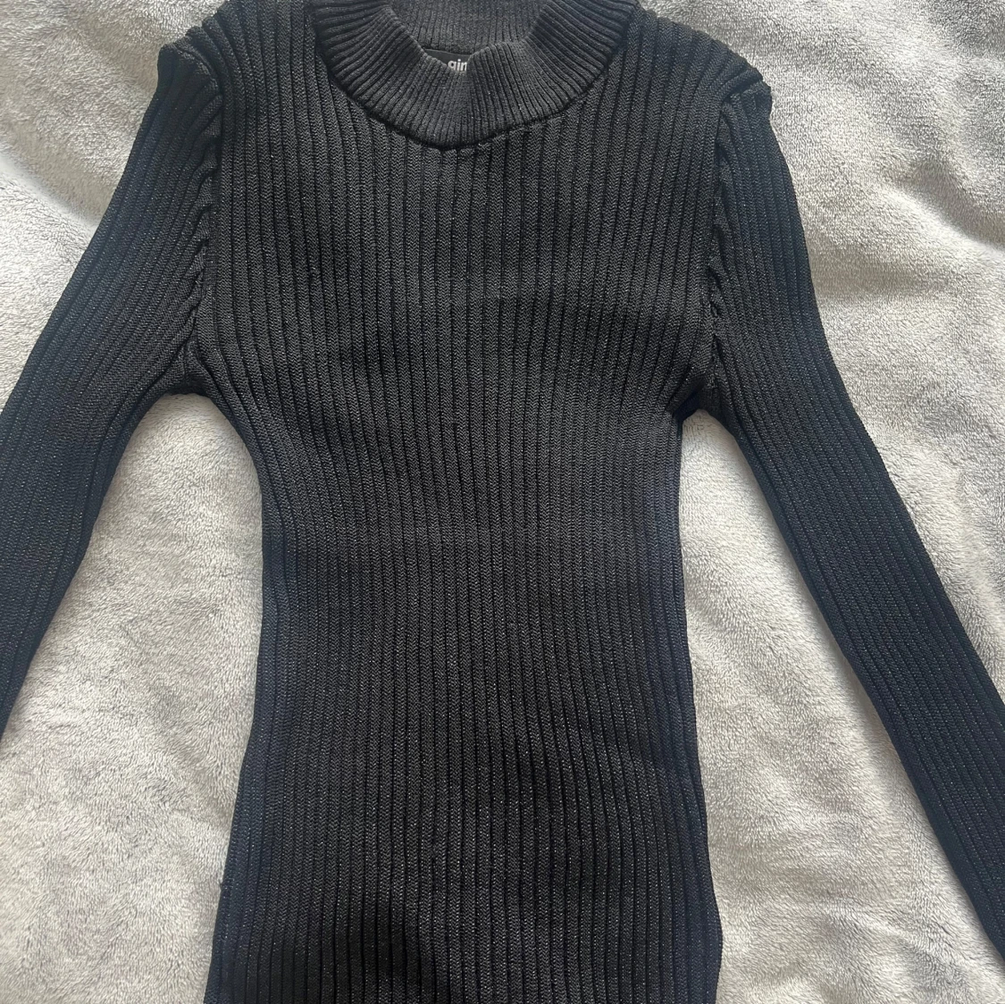 Stretchig svart tröja - 2